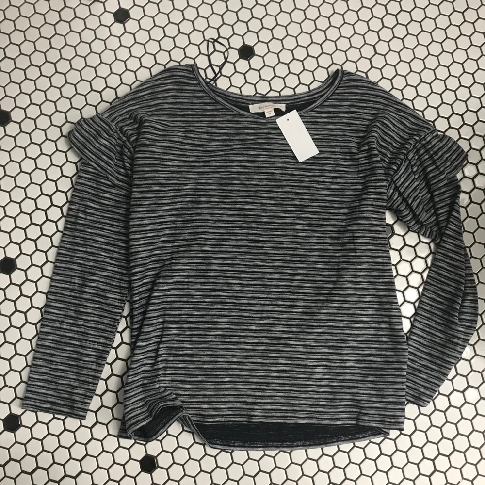 NWT Vince Camuto Top Size Medium